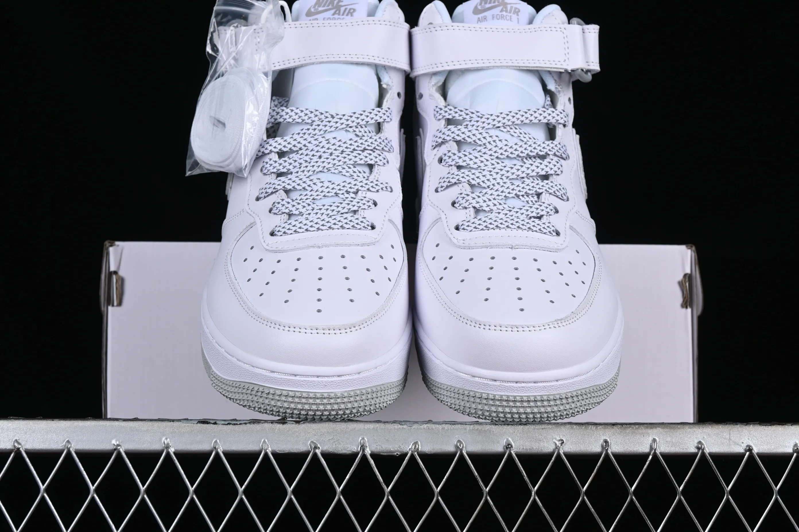 All Categories Nk Air Force 1 Air Force Series Nk Air Force 1 Mid Air Force Mid Nk Air Force 1'07 Mid Beige Silver Stars Air Force One Mid Casual Sneakers WP5623-836